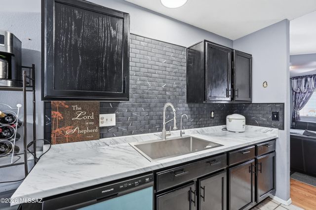 8747 S Desert Rainbow Drive, Tucson, AZ 85747