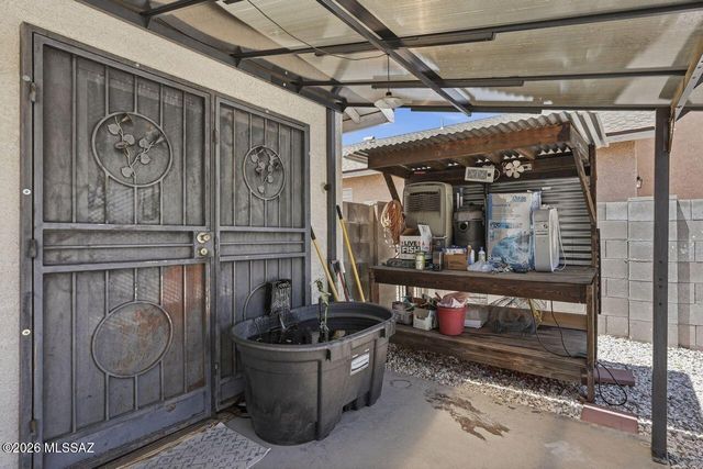 8747 S Desert Rainbow Drive, Tucson, AZ 85747