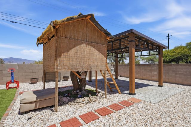 8747 S Desert Rainbow Drive, Tucson, AZ 85747