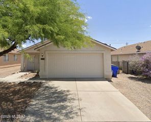 8747 S Desert Rainbow Drive, Tucson, AZ 85747