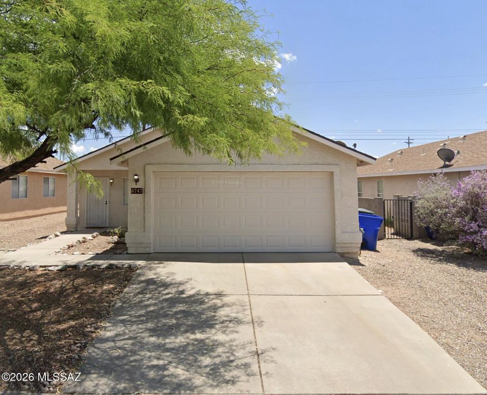 8747 S Desert Rainbow Drive, Tucson, AZ 85747