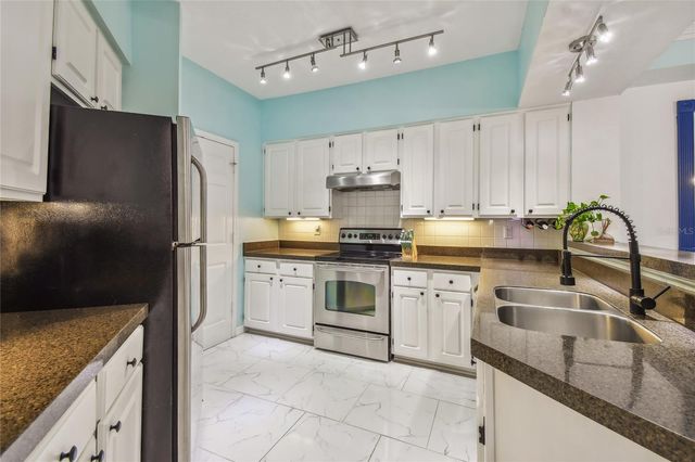 4304 BAY CLUB CIRCLE 0, Tampa, FL 33607