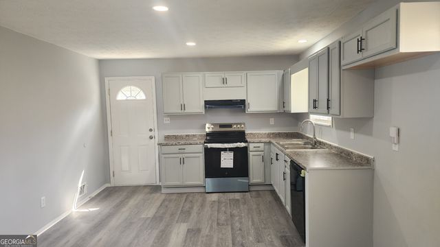 8423 Avalon Drive, Riverdale, GA 30274