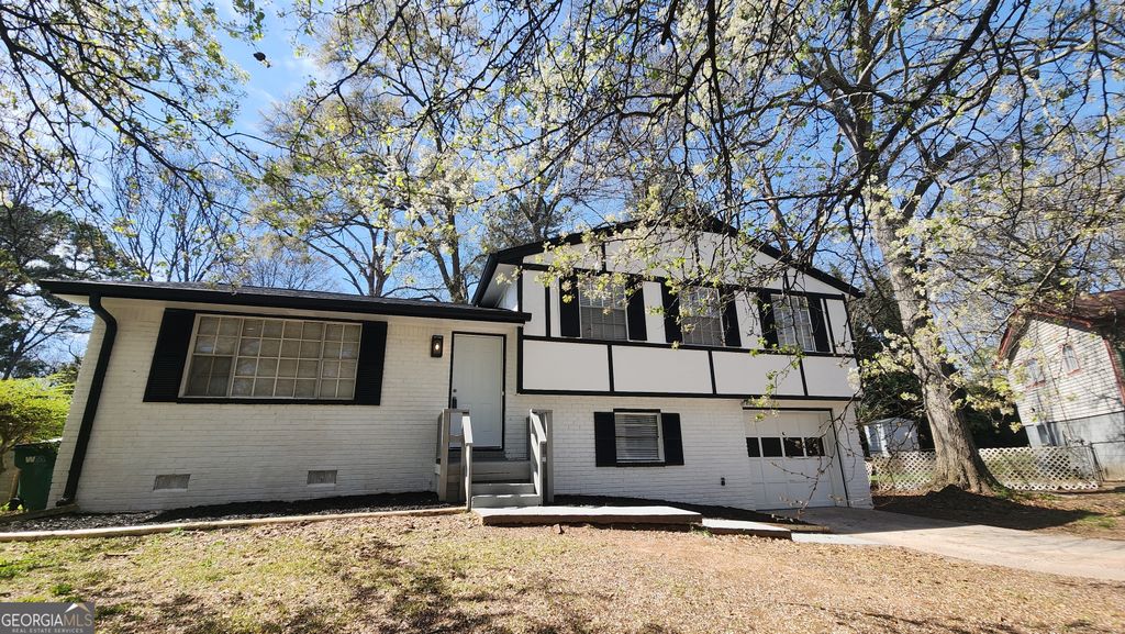 8423 Avalon Drive, Riverdale, GA 30274