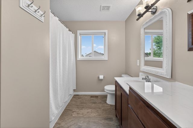 835 Highview Loop SE, Pine City, MN 55063