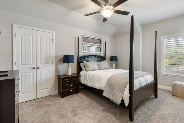 10 Heirloom Garden Place, The Woodlands, TX 77354