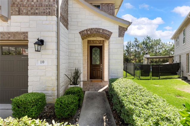10 Heirloom Garden Place, The Woodlands, TX 77354