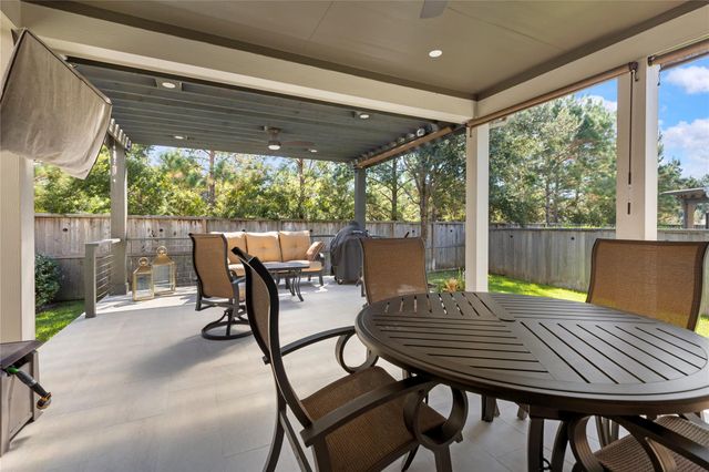 10 Heirloom Garden Place, The Woodlands, TX 77354