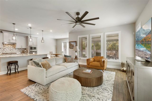 10 Heirloom Garden Place, The Woodlands, TX 77354