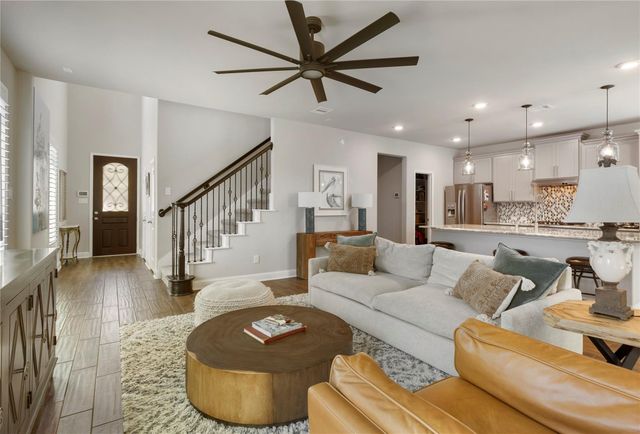 10 Heirloom Garden Place, The Woodlands, TX 77354