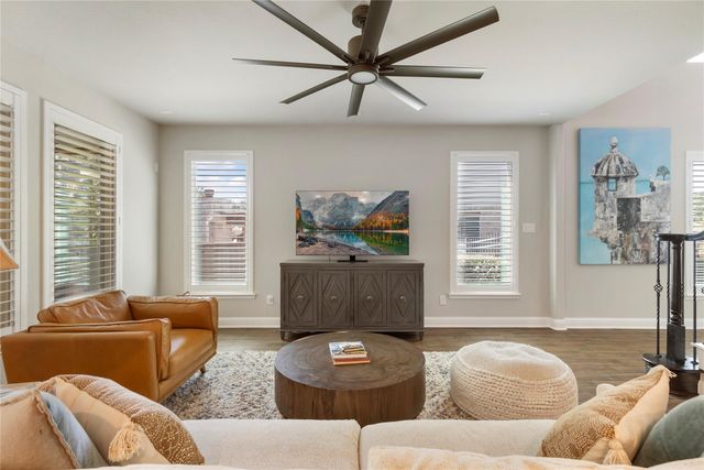 10 Heirloom Garden Place, The Woodlands, TX 77354