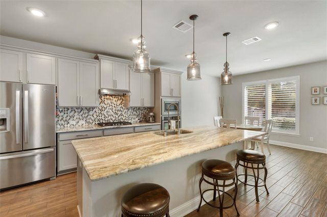 10 Heirloom Garden Place, The Woodlands, TX 77354