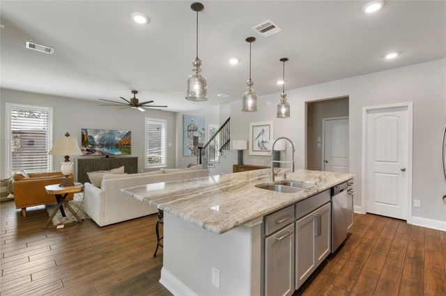 10 Heirloom Garden Place, The Woodlands, TX 77354