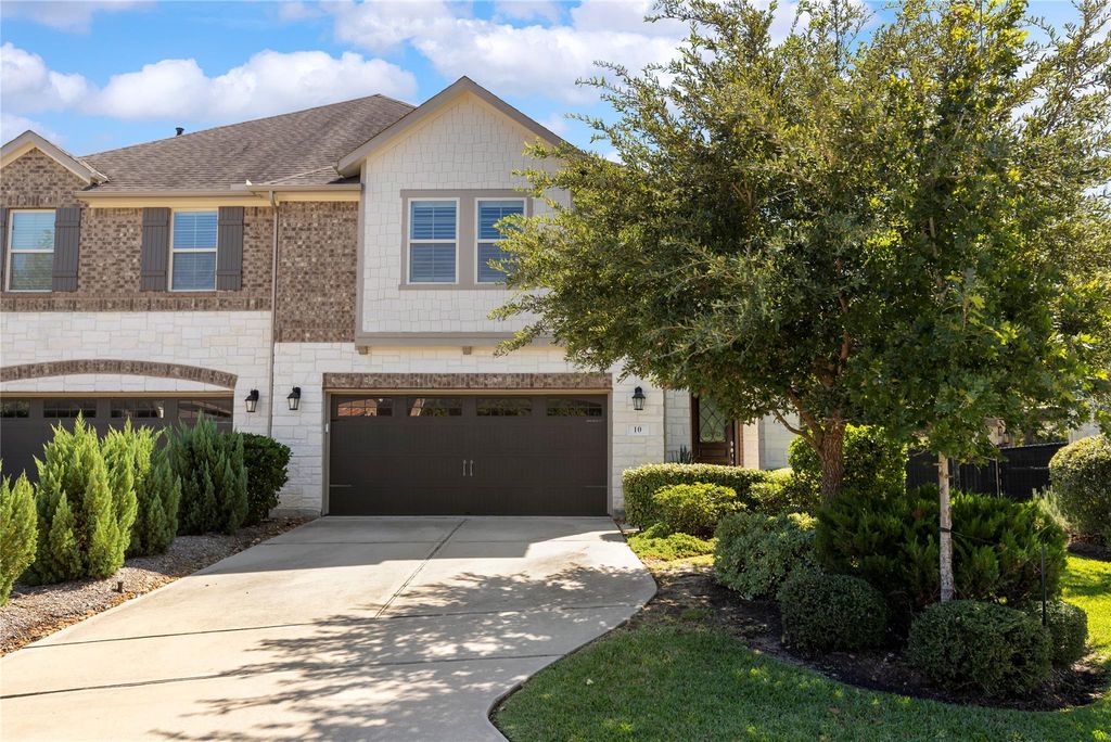 10 Heirloom Garden Place, The Woodlands, TX 77354
