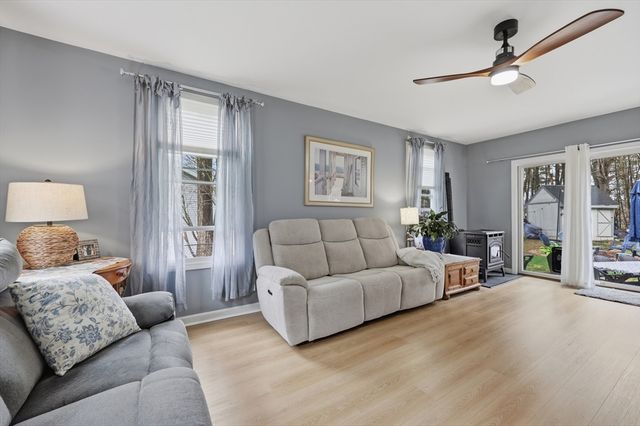 294 Stoneybrook Rd, Fitchburg, MA 01420