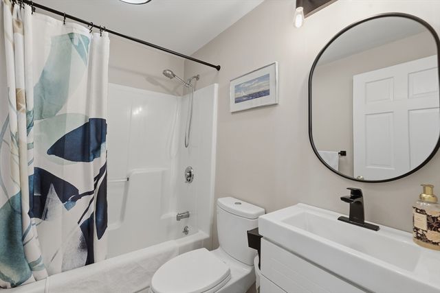 294 Stoneybrook Rd, Fitchburg, MA 01420