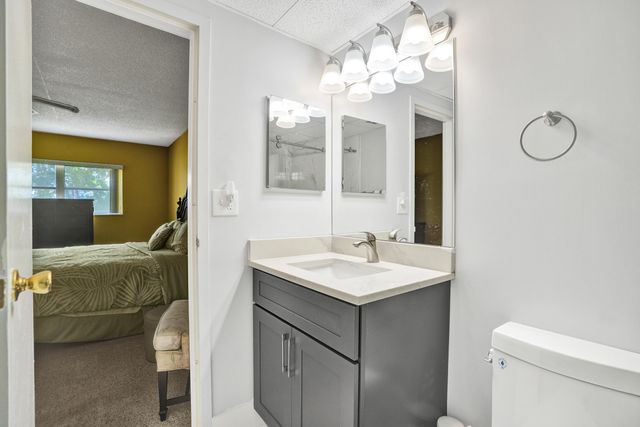 1055 Country Club Drive 305, Margate, FL 33063