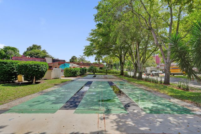 1055 Country Club Drive 305, Margate, FL 33063