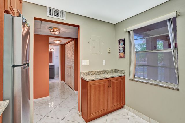 1055 Country Club Drive 305, Margate, FL 33063