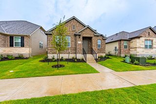210 Flowers Ave, Hutto, TX 78634