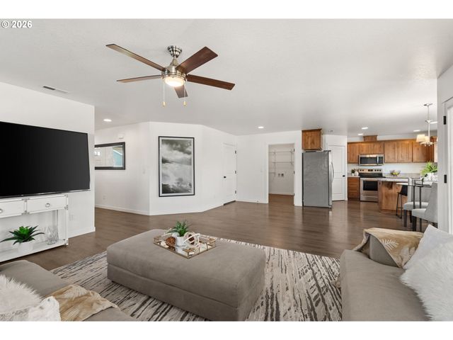 405 CARDINAL Ave, Winlock, WA 98596