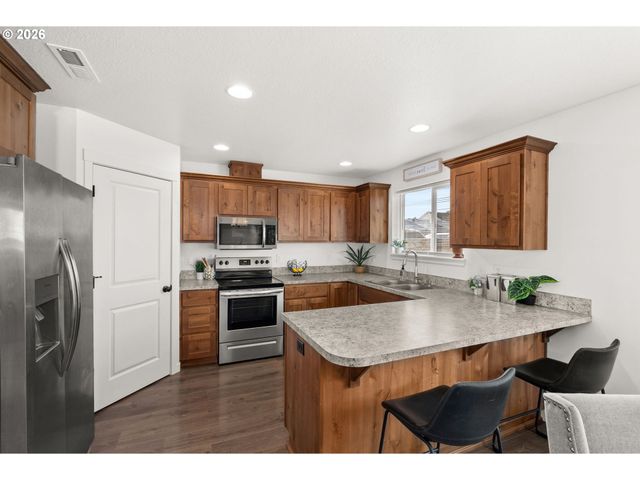 405 CARDINAL Ave, Winlock, WA 98596