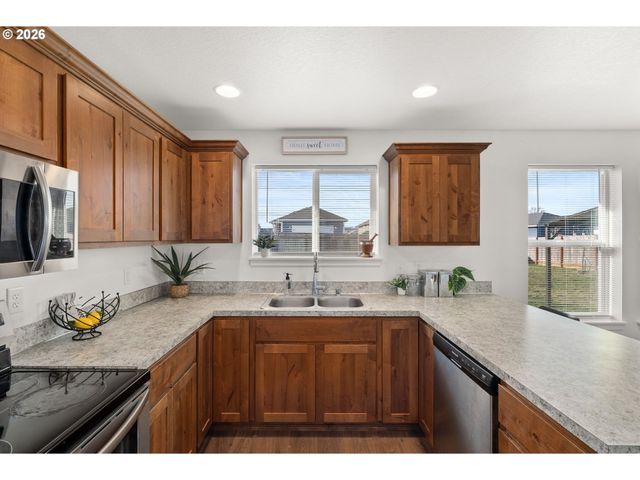 405 CARDINAL Ave, Winlock, WA 98596