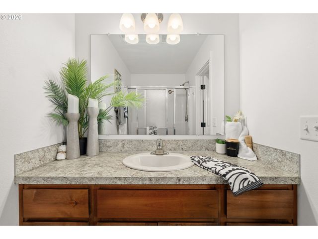 405 CARDINAL Ave, Winlock, WA 98596