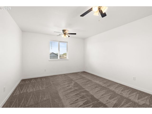 405 CARDINAL Ave, Winlock, WA 98596