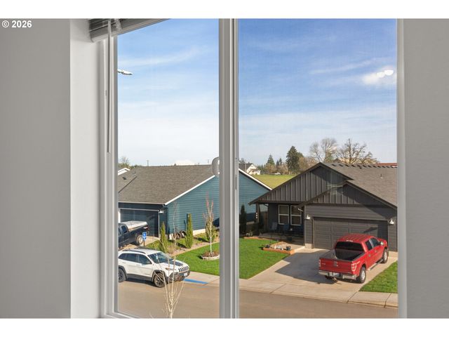 405 CARDINAL Ave, Winlock, WA 98596