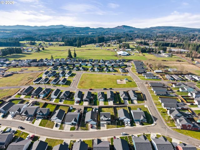 405 CARDINAL Ave, Winlock, WA 98596