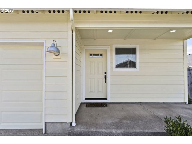 405 CARDINAL Ave, Winlock, WA 98596