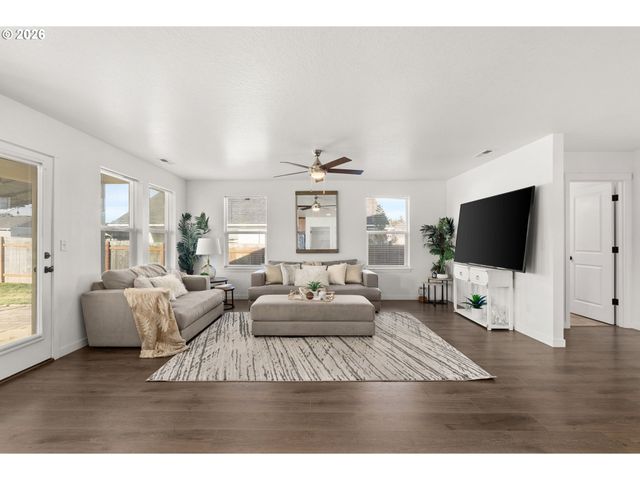 405 CARDINAL Ave, Winlock, WA 98596