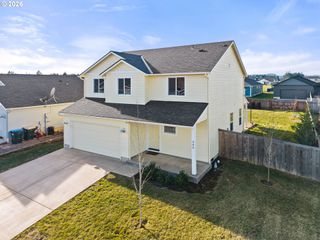 405 CARDINAL Ave, Winlock, WA 98596