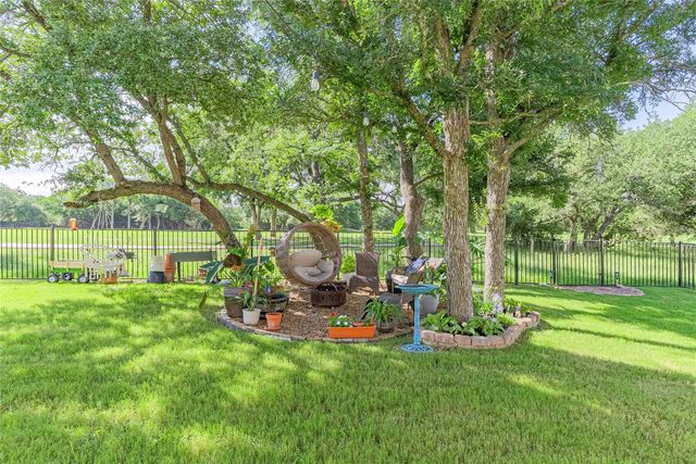 176 Tom Kite DR, Burnet, TX 78611
