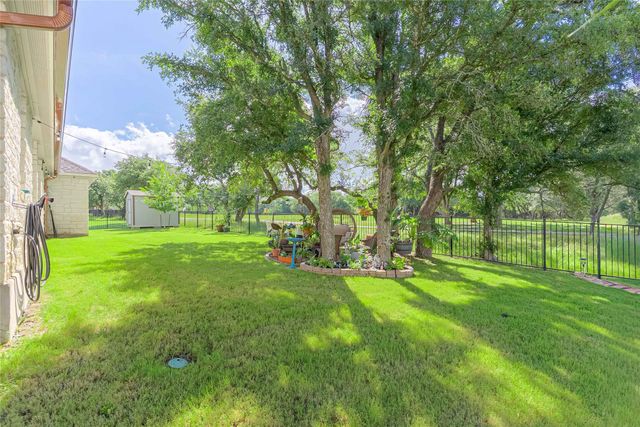176 Tom Kite DR, Burnet, TX 78611