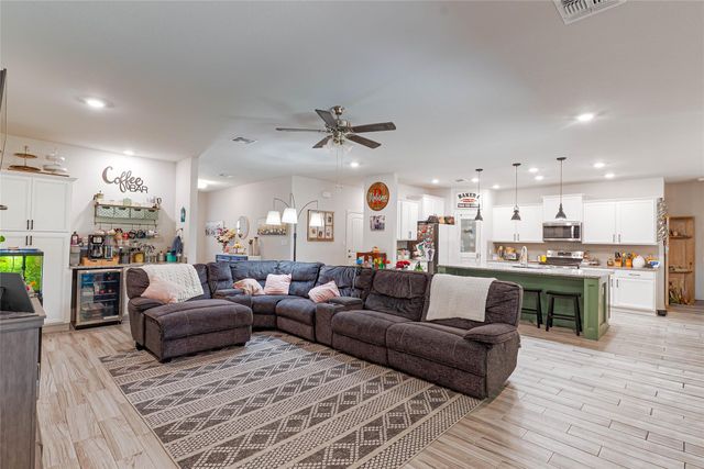 176 Tom Kite DR, Burnet, TX 78611