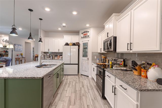 176 Tom Kite DR, Burnet, TX 78611