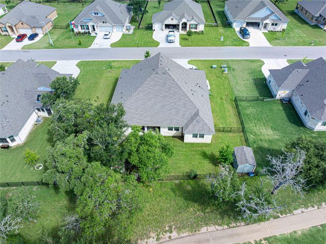 176 Tom Kite DR, Burnet, TX 78611