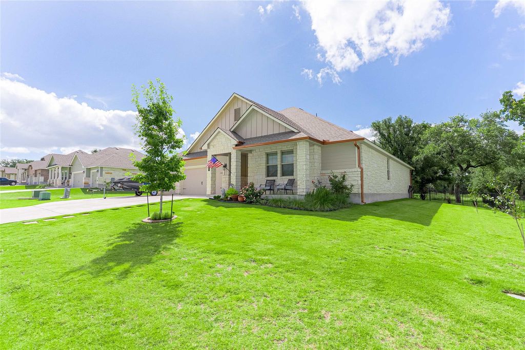176 Tom Kite DR, Burnet, TX 78611