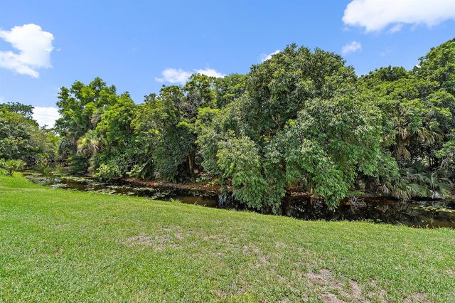 112 Hidden Hollow Drive, Palm Beach Gardens, FL 33418