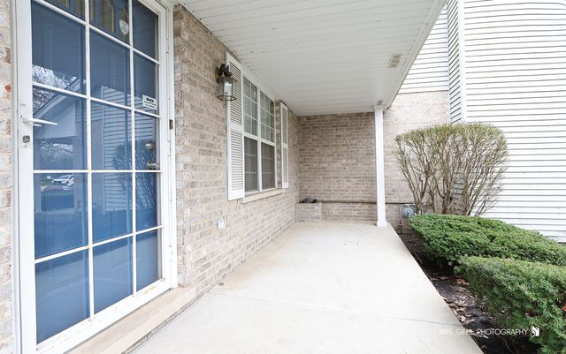 402 S Frontenac Street, Aurora, IL 60504