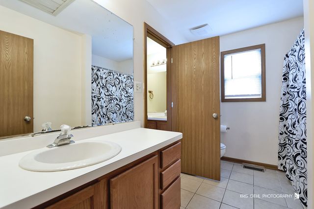 402 S Frontenac Street, Aurora, IL 60504