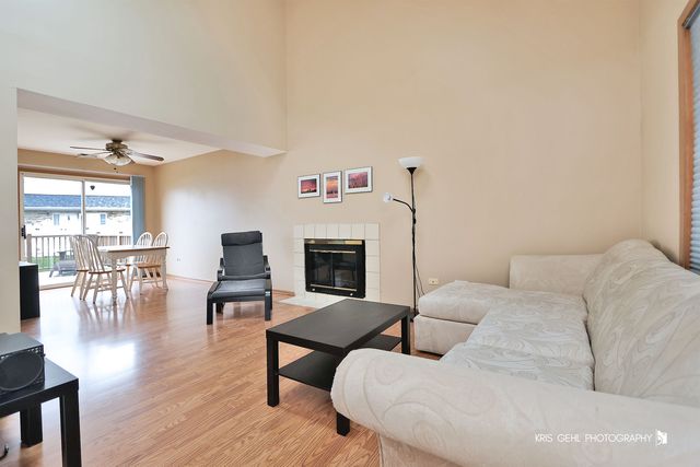 402 S Frontenac Street, Aurora, IL 60504