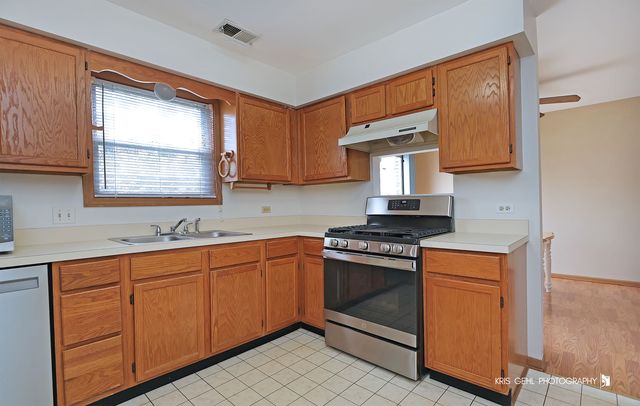 402 S Frontenac Street, Aurora, IL 60504