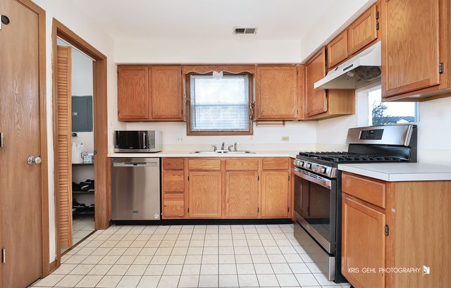 402 S Frontenac Street, Aurora, IL 60504