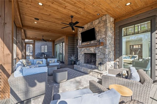 510 S Point Boulevard, Sunset, SC 29685