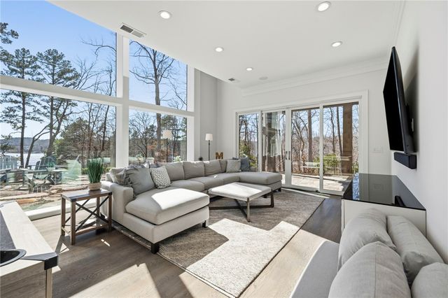 510 S Point Boulevard, Sunset, SC 29685