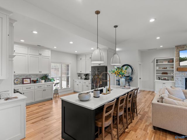 498 Ridgefield Circle, Guntersville, AL 35976