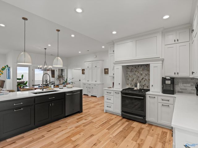 498 Ridgefield Circle, Guntersville, AL 35976